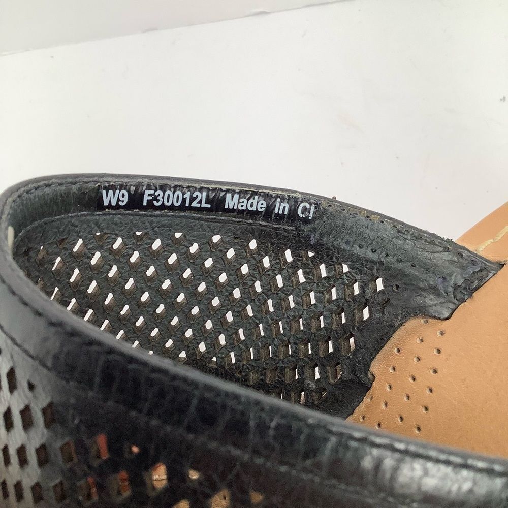 UGG AUSTRALIA SOLENA BLACK LEATHER CUT OUT WEDGE WOMEN'S THONG SANDALS SZ 9W - Picture 9 of 10
